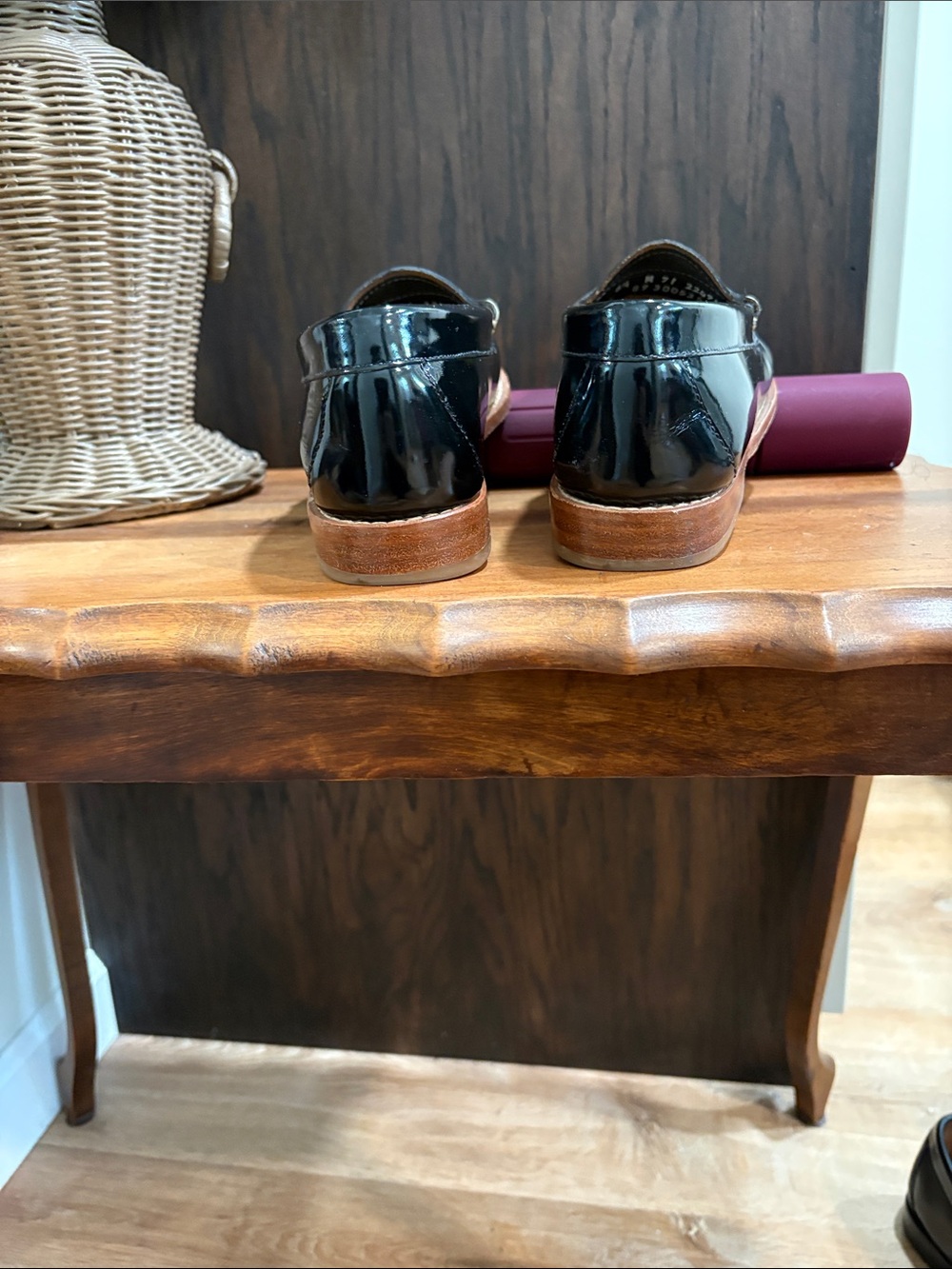 G.H. Bass & Co. Black Patent Penny Loafers Women’s 6.5 - Picture 3 of 5